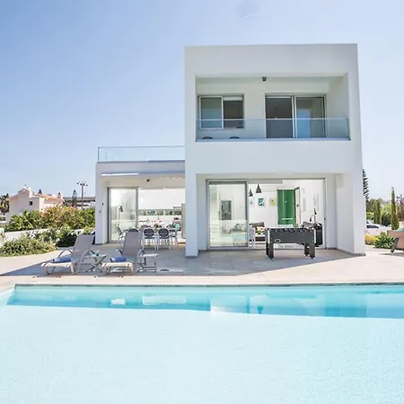 Willa Rent Your Dream Holiday And Look Forward To Relaxing Beside Your Private Pool 1687