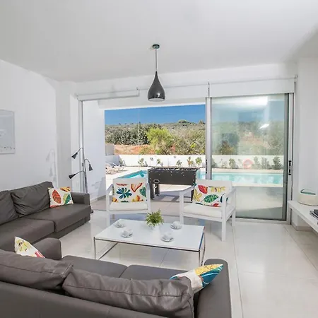 Willa Rent Your Dream Holiday And Look Forward To Relaxing Beside Your Private Pool 1687 *