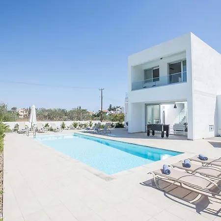 Rent Your Dream Holiday And Look Forward To Relaxing Beside Your Private Pool 1687