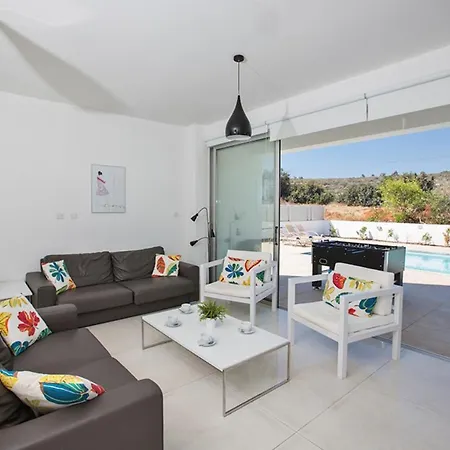 Willa Rent Your Dream Holiday And Look Forward To Relaxing Beside Your Private Pool 1687