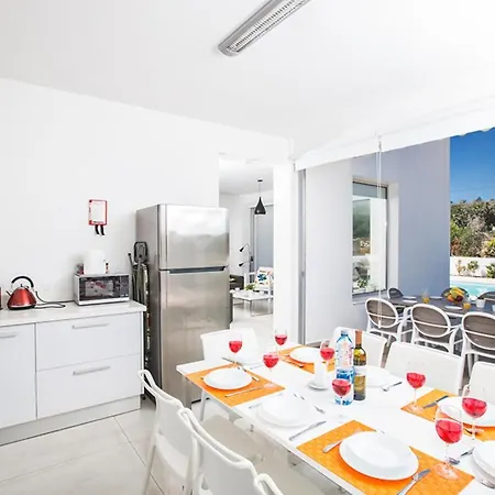 Rent Your Dream Holiday And Look Forward To Relaxing Beside Your Private Pool 1687 Willa *