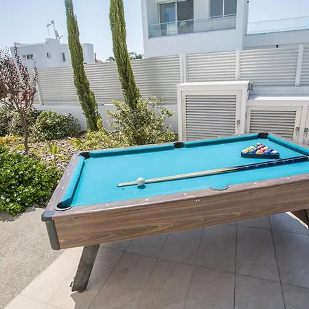 Rent Your Dream Holiday And Look Forward To Relaxing Beside Your Private Pool 1687 *