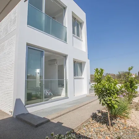 Rent Your Dream Holiday And Look Forward To Relaxing Beside Your Private Pool 1687 Villa