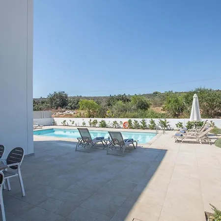 Rent Your Dream Holiday And Look Forward To Relaxing Beside Your Private Pool 1687