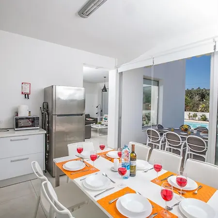 빌라 Rent Your Dream Holiday And Look Forward To Relaxing Beside Your Private Pool 1687 *