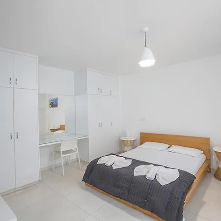 Rent Your Dream Holiday And Look Forward To Relaxing Beside Your Private Pool 1687 빌라 프로타라스