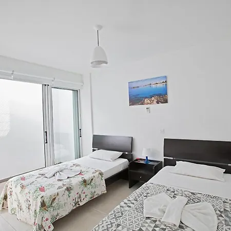 Rent Your Dream Holiday And Look Forward To Relaxing Beside Your Private Pool 1687
